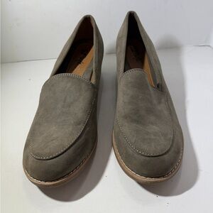 Euro Soft by Sofft Women's Taupe slip on Loafers size 11